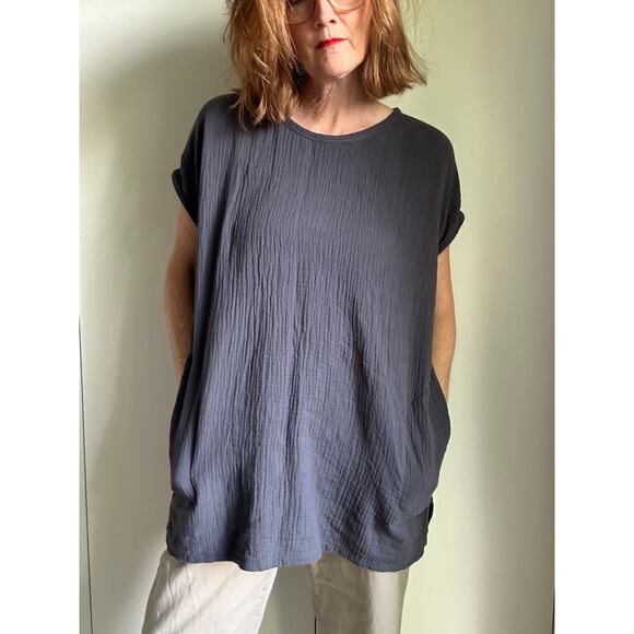J Jill Crinkled Tunic Top Organic Cotton Grey Lagen look Boat Neckline Size Med - Picture 1 of 8